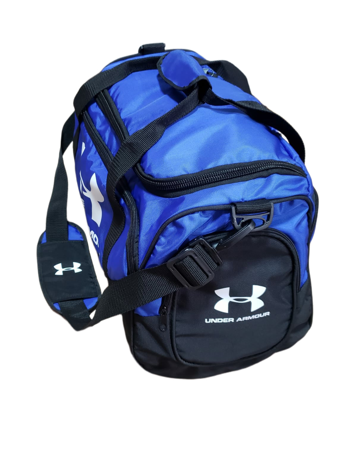 🎒💪 ¡Lleva tu energía a todas partes con el Bolso Deportivo Gym 53 cm! 🏋️♂️🔥