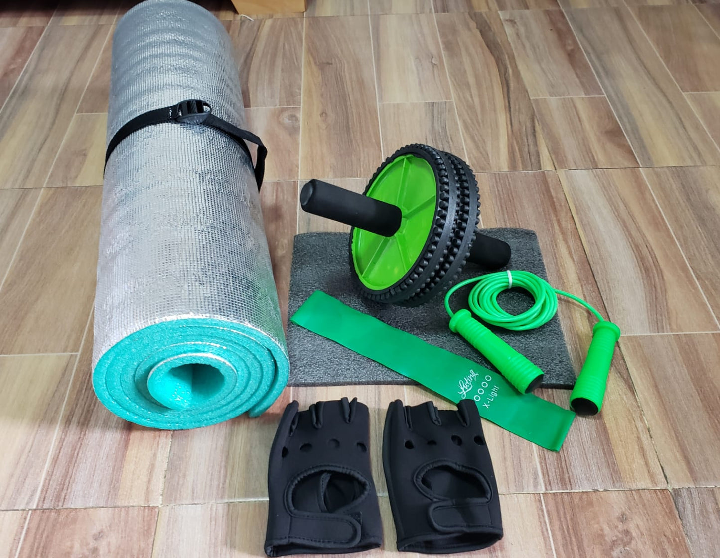 Guantes de neopreno en Kit con colchoneta, rueda abdominal, lazo profesional y una banda de resistencia