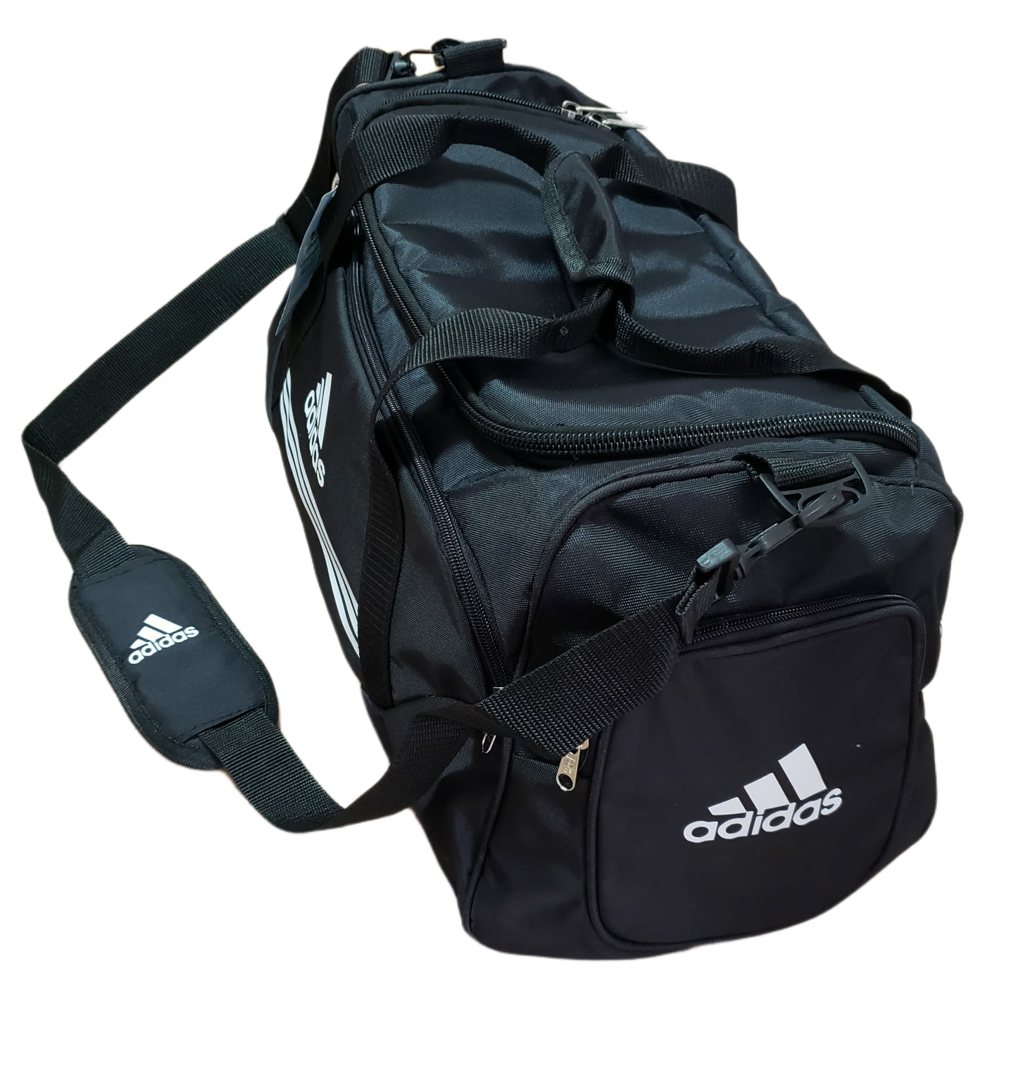 🎒💪 ¡Lleva tu energía a todas partes con el Bolso Deportivo Gym 53 cm! 🏋️‍♂️🔥