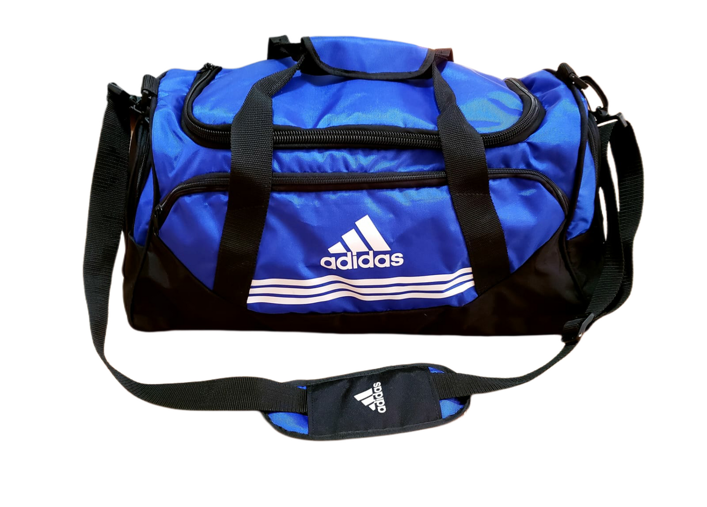 🎒💪 ¡Lleva tu energía a todas partes con el Bolso Deportivo Gym 53 cm! 🏋️‍♂️🔥